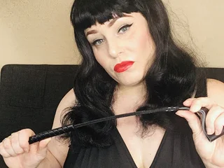 TheDevineMissDeviant profile